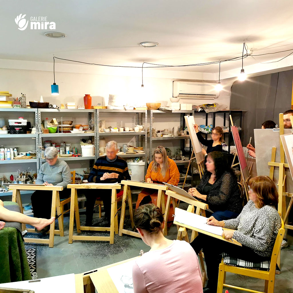 Élèves à l'atelier modèle vivant.